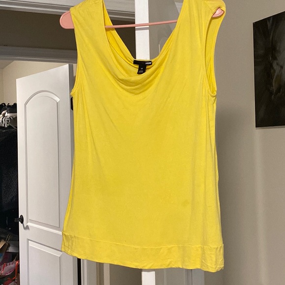 H&M yellow scoop neck tank top. Size medium. Slightly worn - Picture 1 of 1